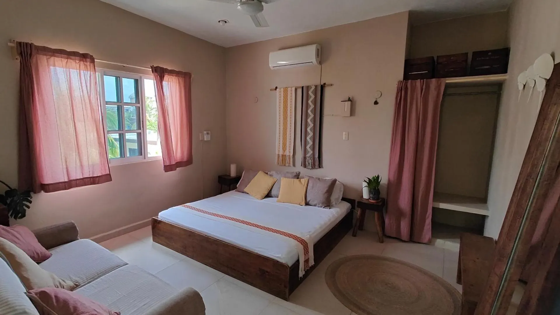 Casa Coloradita/Cozy Colorful Flat With Starlink Isla Holbox 0*,  Mexico