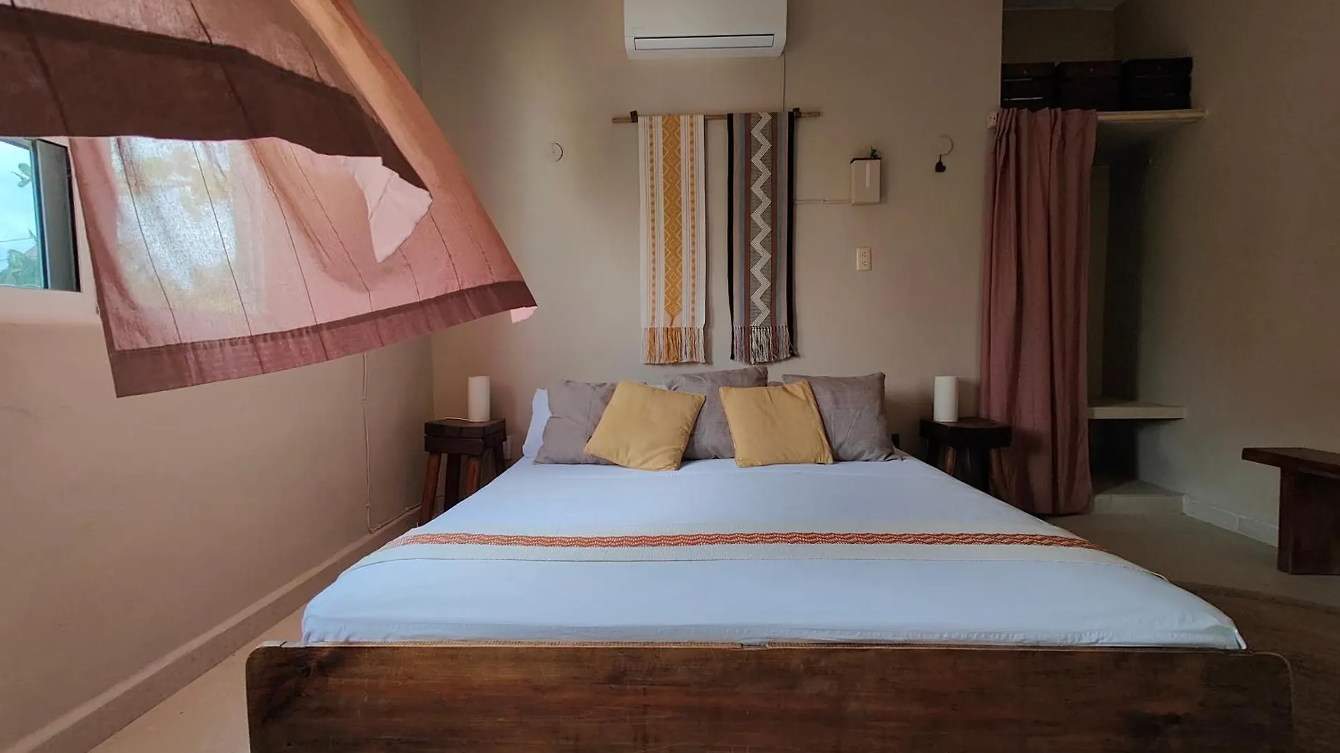 Casa Coloradita/Cozy Colorful Flat With Starlink Isla Holbox 0*,  Mexico
